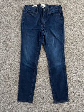 Universal Thread Women’s Dark Indigo High Rise Skinny Jeans